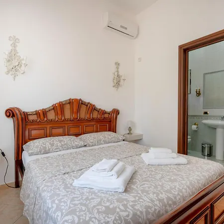 Lucia Bed & Breakfast