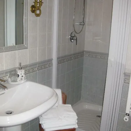Lucia Bed & Breakfast 2*